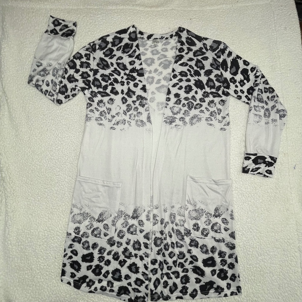 Women’s Tickled Teal Open Front XL Black/White Animal Print Cardigan
